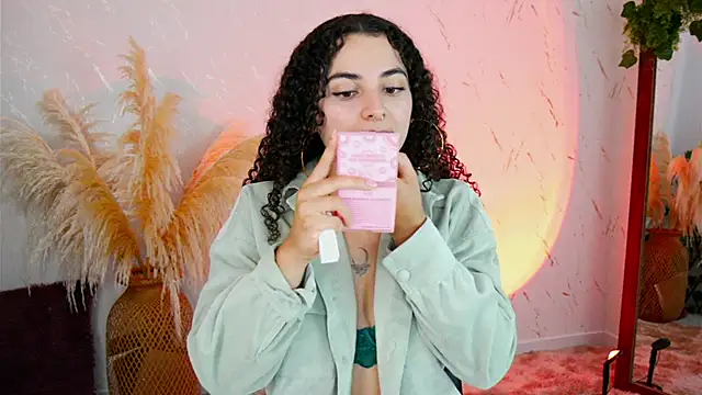 Snapshot of merida_bell18 chatting on 11.06.25 merida bell18 online show from 11.06.25