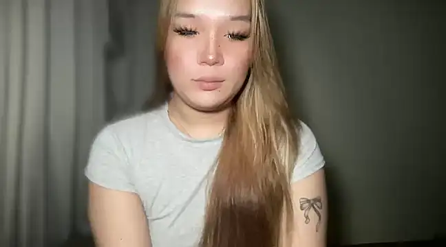 Snapshot of MissCataleyaxxx chatting on 12.24.24 MissCataleyaxxx online show from 12.24.24