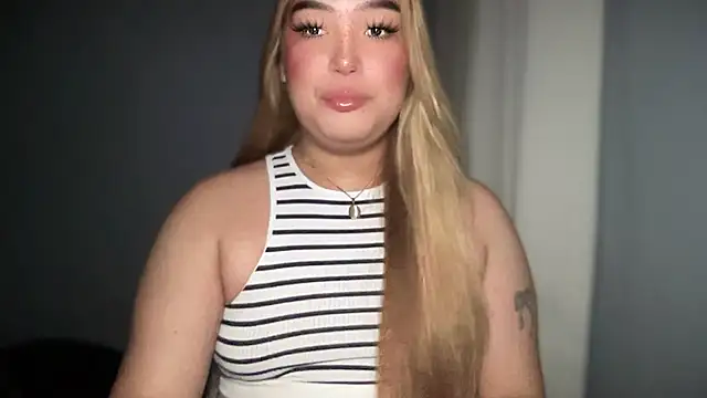 Snapshot of MissCataleyaxxx chatting on 10.14.25 MissCataleyaxxx online show from 10.14.25