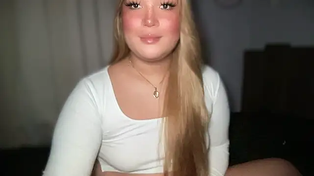 Snapshot of MissCataleyaxxx chatting on 10.17.25 MissCataleyaxxx online show from 10.17.25