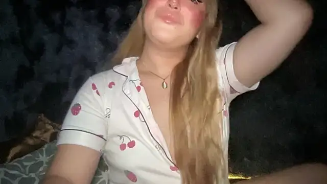 Snapshot of MissCataleyaxxx chatting on 10.23.25 MissCataleyaxxx online show from 10.23.25