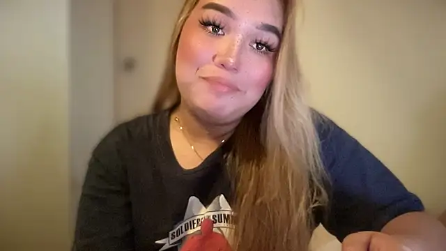 Snapshot of MissCataleyaxxx chatting on 10.26.25 MissCataleyaxxx online show from 10.26.25