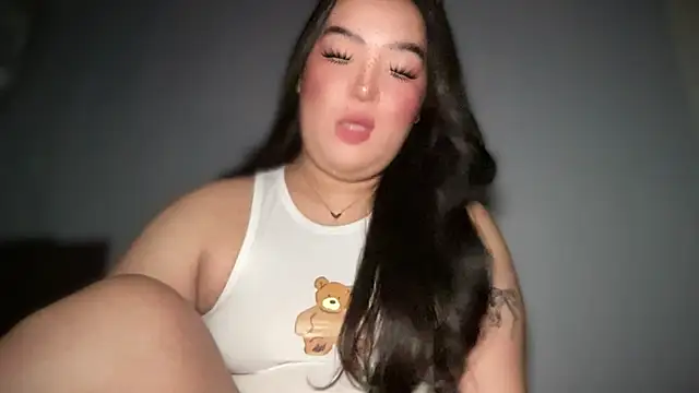 Snapshot of MissCataleyaxxx chatting on 11.25.25 MissCataleyaxxx online show from 11.25.25