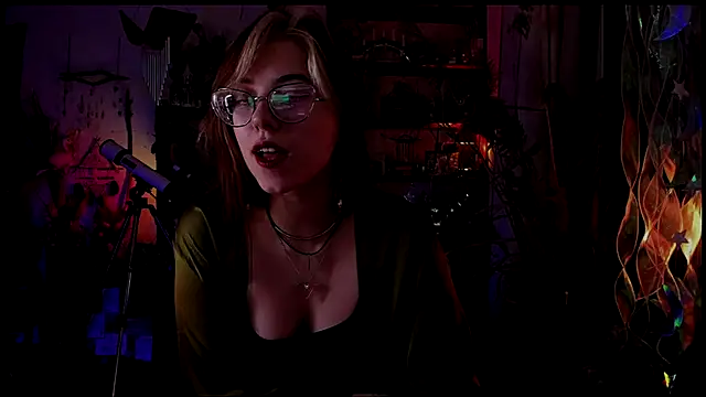 Snapshot of Scarlett_Wanner chatting on 12.03.24 Scarlett Wanner online show from 12.03.24