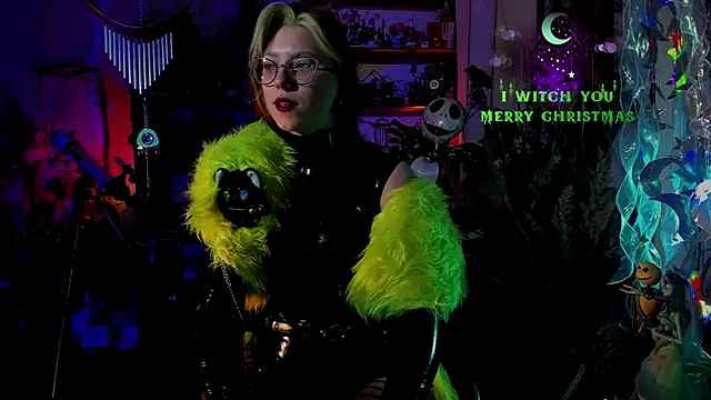 Snapshot of Scarlett_Wanner chatting on 12.21.24 Scarlett Wanner online show from 12.21.24