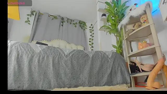 Snapshot of khalyn_jenner chatting on 10.05.25 khalyn jenner online show from 10.05.25