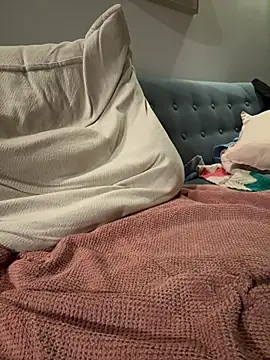 Snapshot of GrowHuge chatting on 02.17.25 GrowHuge online show from 02.17.25