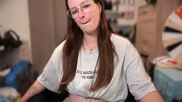 Snapshot of Amai_Live chatting on 10.04.25 Amai Live online show from 10.04.25