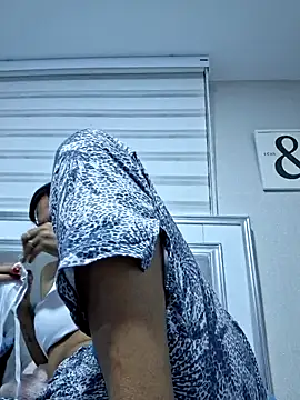 Snapshot of Doll_Loren chatting on 02.20.25 Doll Loren online show from 02.20.25