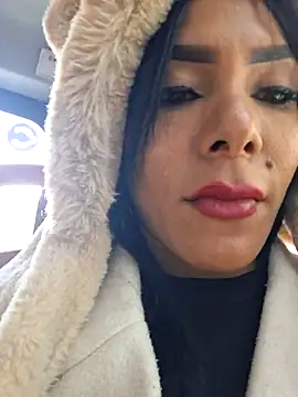 Snapshot of Doll_Loren chatting on 11.13.25 Doll Loren online show from 11.13.25