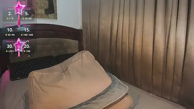 Snapshot of maviehugecock chatting on 11.12.25 maviehugecock online show from 11.12.25