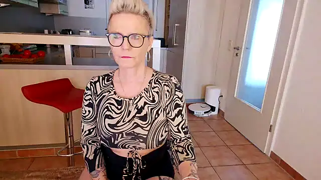 German Milf online show from 01.13.25