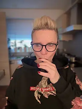 German Milf online show from 01.21.25