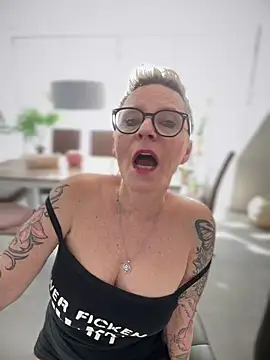 German Milf online show from 02.19.25