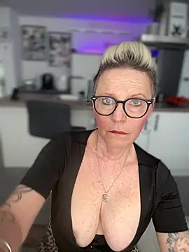 German Milf online show from 02.24.25