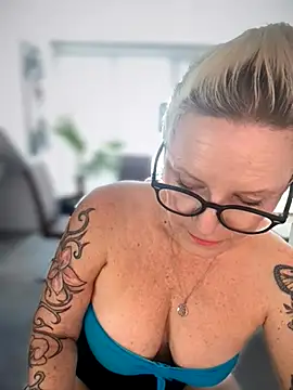 German Milf online show from 10.15.25