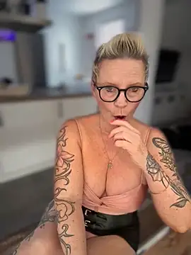 German Milf online show from 10.18.25