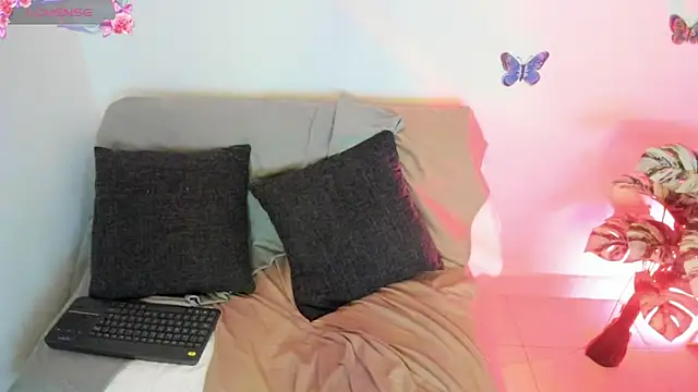 Snapshot of abigail_luna chatting on 01.08.25 abigail luna online show from 01.08.25