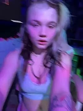 Snapshot of Cutiepiespanks chatting on 03.21.25 Cutiepiespanks online show from 03.21.25