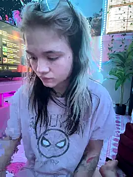 Snapshot of Cutiepiespanks chatting on 09.13.25 Cutiepiespanks online show from 09.13.25