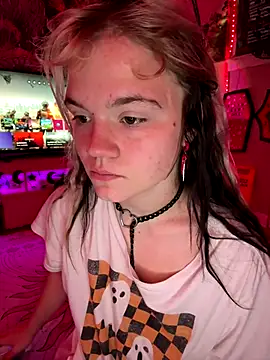 Snapshot of Cutiepiespanks chatting on 10.14.25 Cutiepiespanks online show from 10.14.25