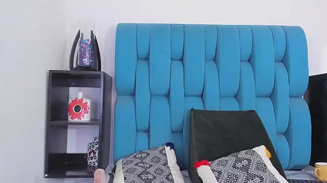 Keira Lennox online show from 01.12.25