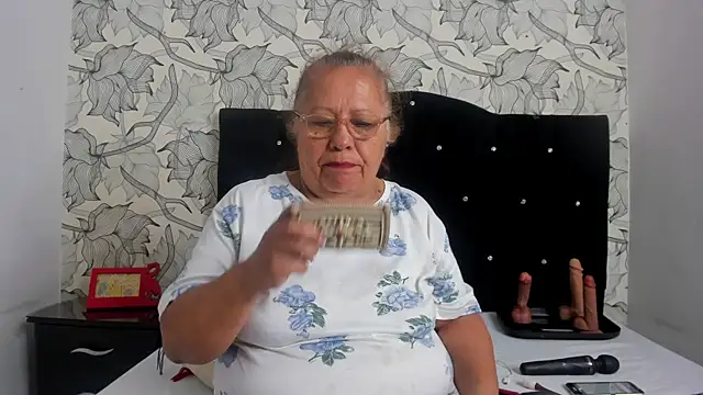 Keira Lennox online show from 12.20.25