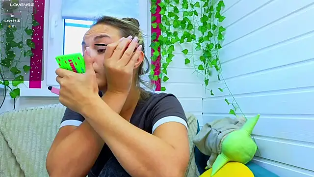 Misss Vikk online show from 09.24.25