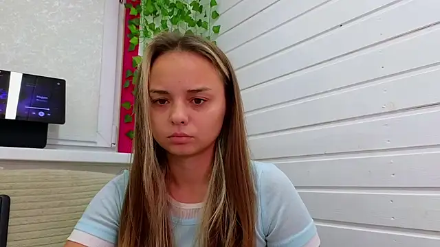 Misss Vikk online show from 10.24.25