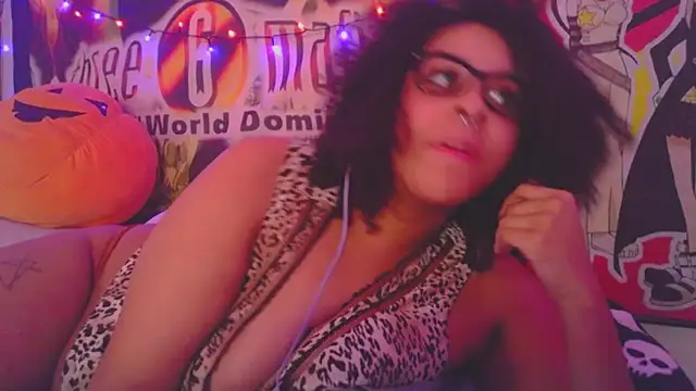 Snapshot of N1NT3NDH03 chatting on 12.26.24 N1NT3NDH03 online show from 12.26.24