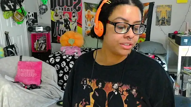 Snapshot of N1NT3NDH03 chatting on 09.09.25 N1NT3NDH03 online show from 09.09.25