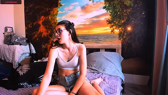 MollyLollipop online show from 02.05.25