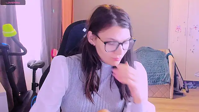 MollyLollipop online show from 04.06.26