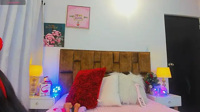 Snapshot of MiaJacksonn chatting on 01.05.25 MiaJacksonn online show from 01.05.25