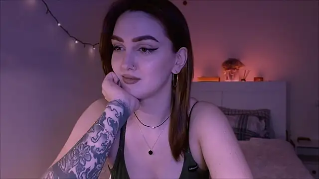 Snapshot of LilyFarey chatting on 01.18.25 LilyFarey online show from 01.18.25