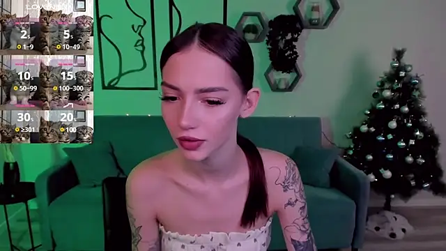 Snapshot of SophieCatty chatting on 01.04.25 SophieCatty online show from 01.04.25