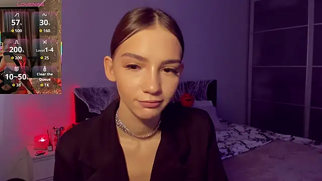 Snapshot of SophieCatty chatting on 10.29.25 SophieCatty online show from 10.29.25