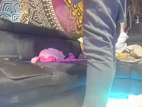 Snapshot of slankecrosdresser chatting on 12.11.24 slankecrosdresser online show from 12.11.24