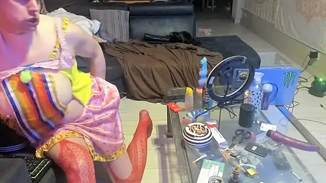 Snapshot of slankecrosdresser chatting on 02.06.25 slankecrosdresser online show from 02.06.25