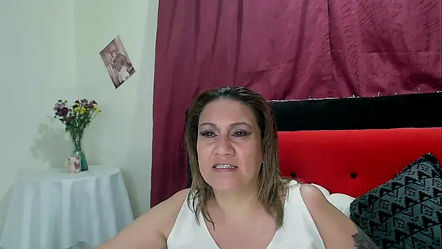 Snapshot of yayita_mature chatting on 01.10.25 yayita mature online show from 01.10.25