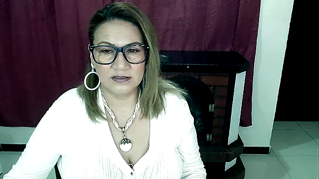 Snapshot of yayita_mature chatting on 02.01.25 yayita mature online show from 02.01.25