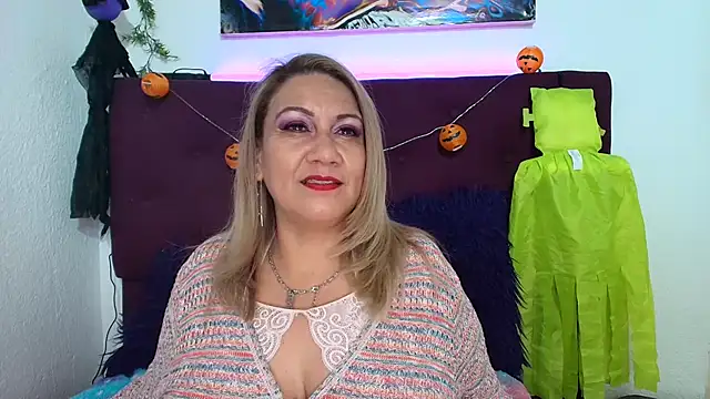 Snapshot of yayita_mature chatting on 10.21.25 yayita mature online show from 10.21.25