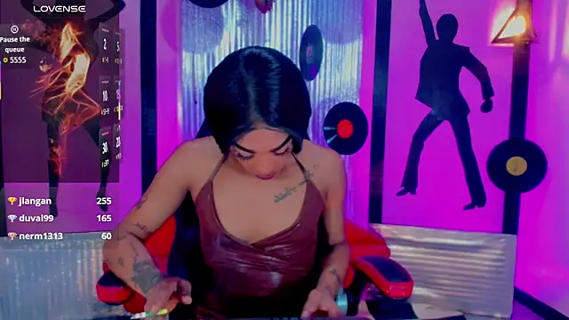 nickyminach  online show from 09.24.25