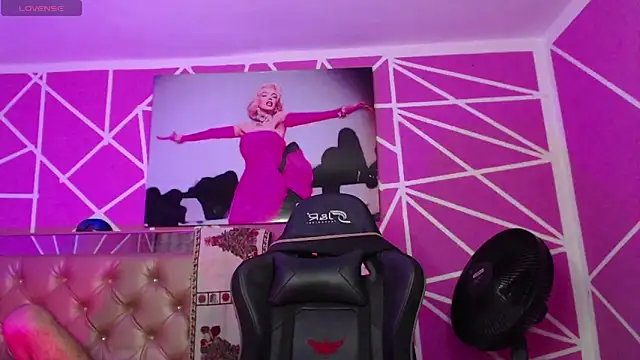 Ortegakim online show from 01.05.25