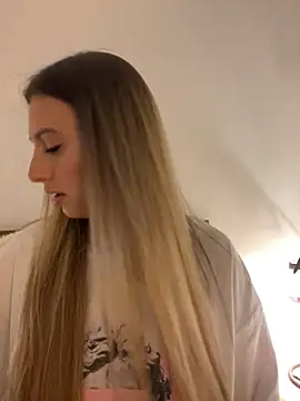 Snapshot of Eva_Ryen chatting on 11.20.25 Eva Ryen online show from 11.20.25