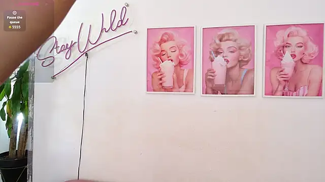 Snapshot of Adele_LatinLady chatting on 06.20.26 Adele LatinLady online show from 06.20.26