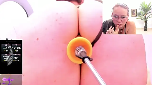 Paulina Davis  online show from 03.19.25