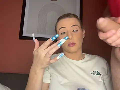 Strongqueen online show from 12.08.24