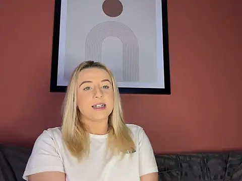 Strongqueen online show from 12.24.24