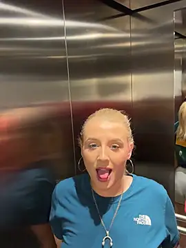 Strongqueen online show from 01.08.25